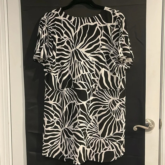 J. Valdi Women's Size Large Black and White Swimsuit Cover-Up - Picture 5 of 5